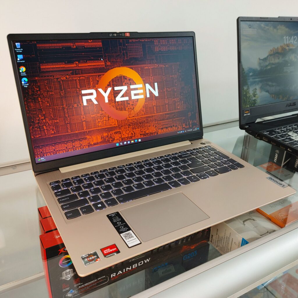 Laptop LENOVO Ryzen 5 12 Cores | 12GB | 256GB SSD | Gráfica Radeon RX Vega 7 2GB